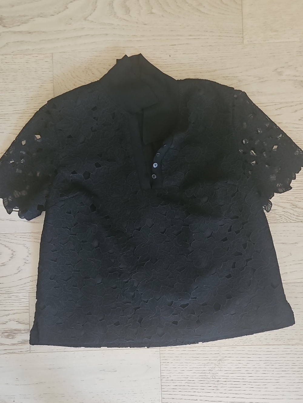 Club Monaco Black Floral Lace Short Sleeve Blouse